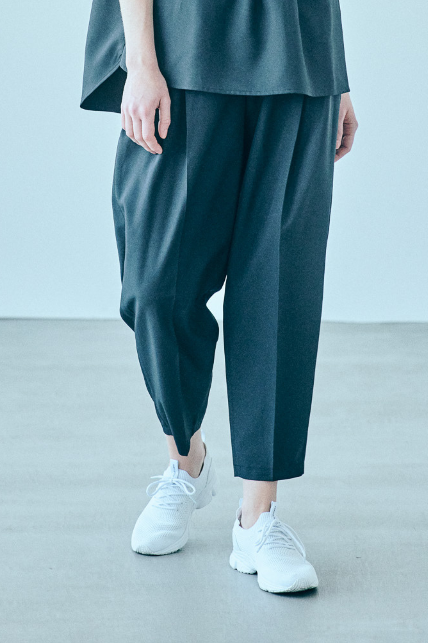タック パンツ-オーバーサイズ- 66-496106 – JILLSTUART メディカル タック パンツ-オーバーサイズ- 66-496106 – JILLSTUART メディカル